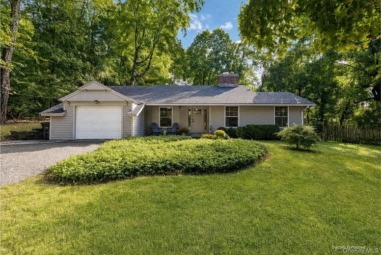 4 Douglas Drive