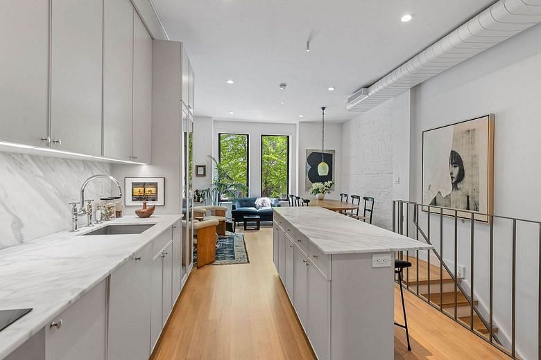 4 Downing Street #1A