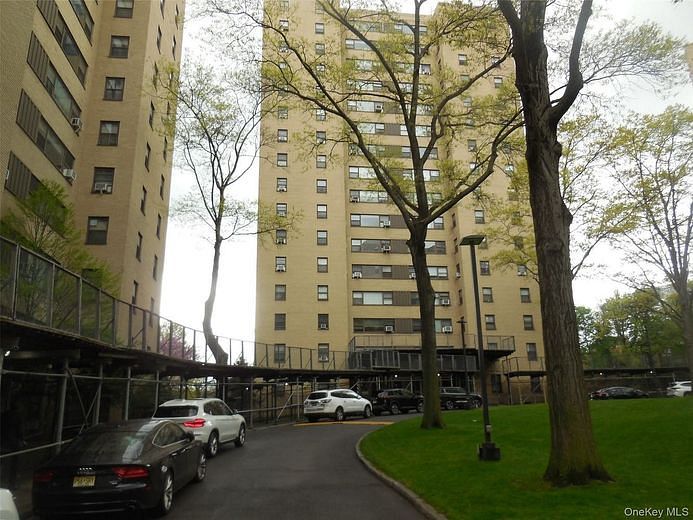 4 Fordham Hill Oval #5E