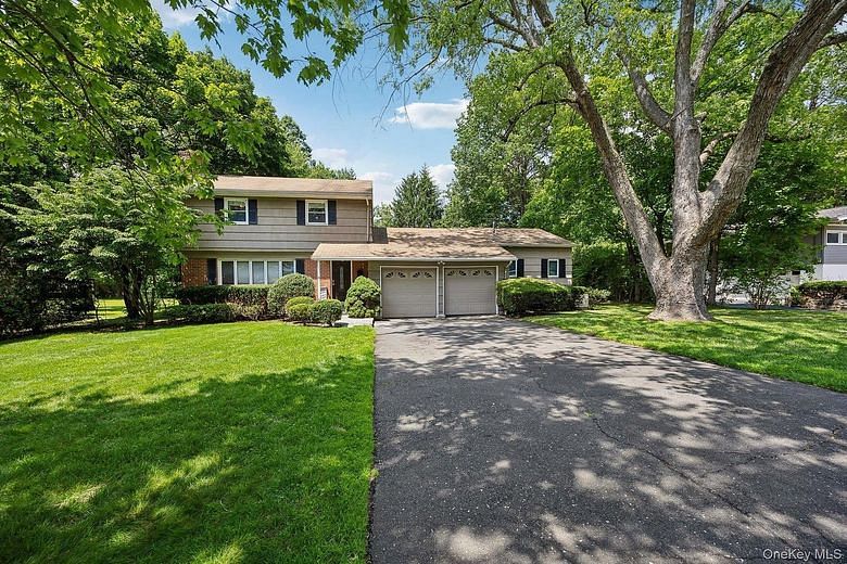 4 Holly Lane