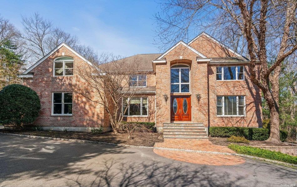Image 1 of 33 for 4 Indian Hill Court in Long Island, Dix Hills, NY, 11746