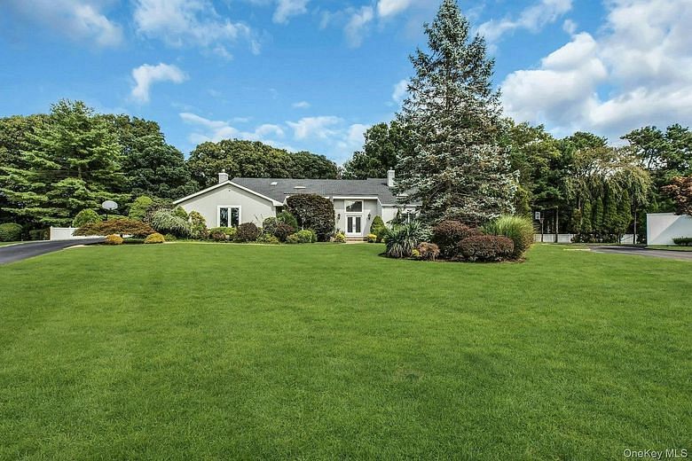 4 Laurelwood Court