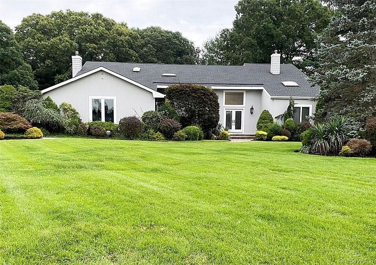 4 Laurelwood Court