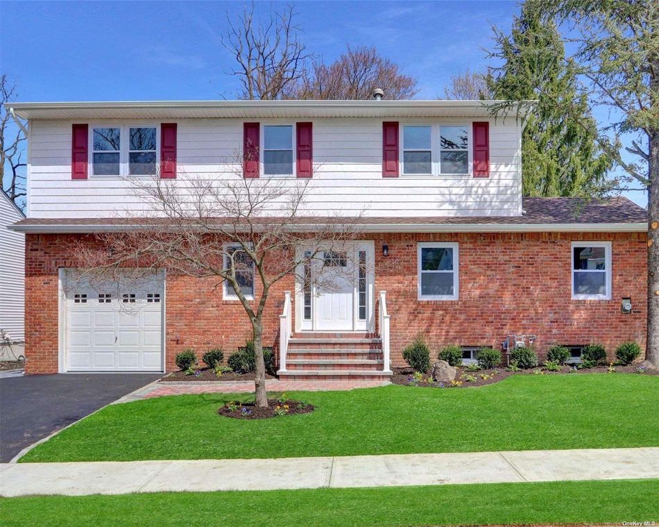 Image 1 of 30 for 4 Leghorn Court in Long Island, Huntington Station, NY, 11746