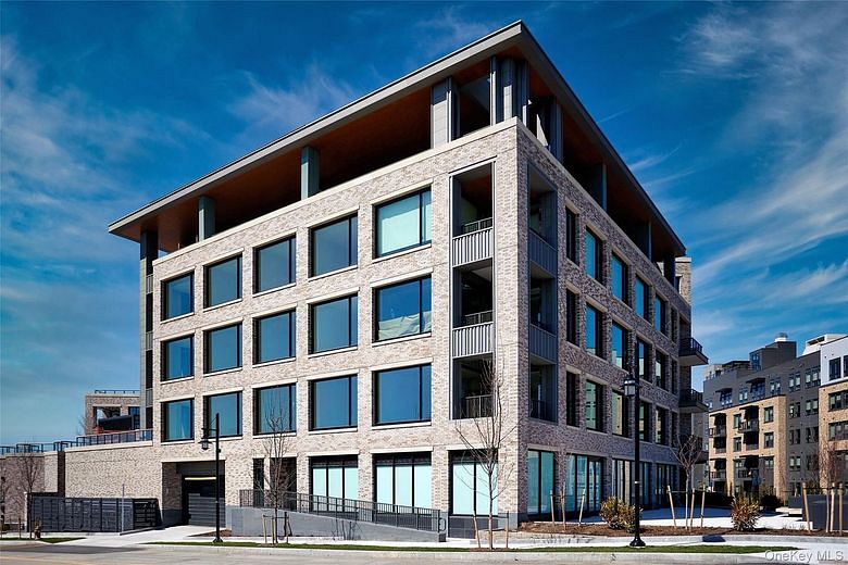 4 Lighthouse Landing #424