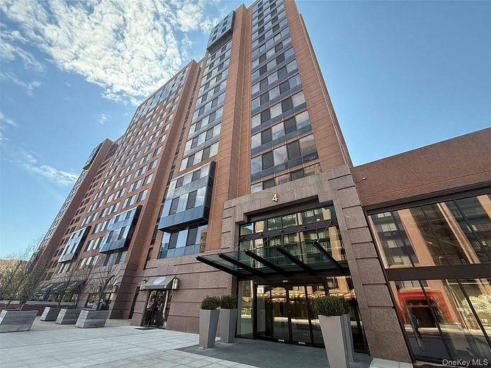 4 Martine Avenue #1416