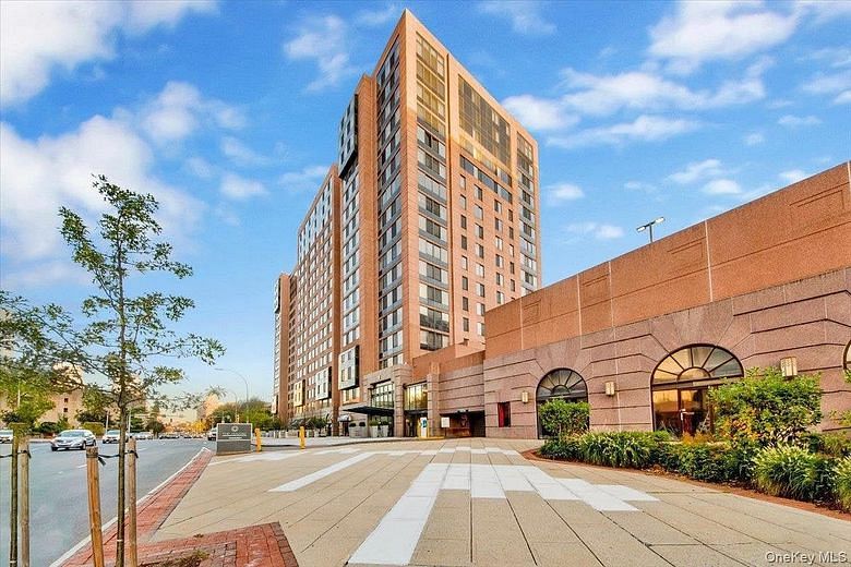 4 Martine Avenue #1507