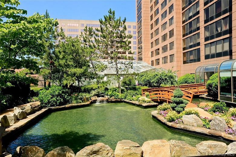 4 Martine Avenue #514