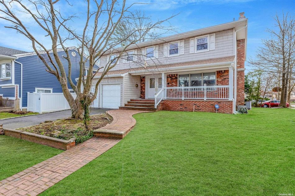 Image 1 of 32 for 4 N Valley Lane in Long Island, Valley Stream, NY, 11581
