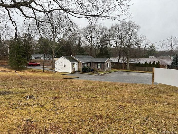 4 New lane/ Middle Country Rd Road