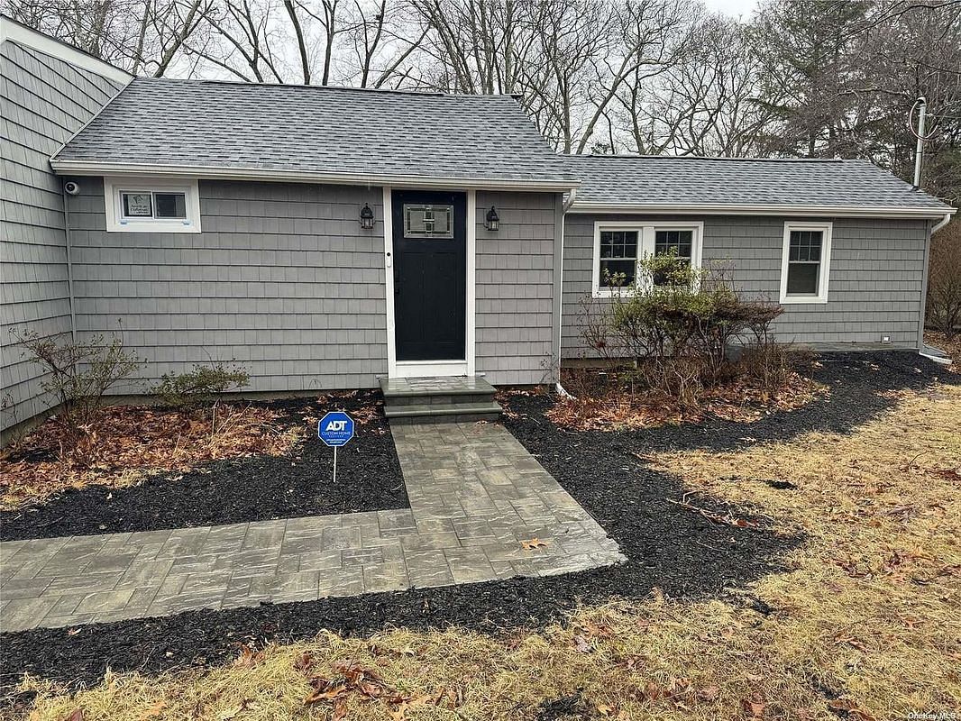 Image 1 of 2 for 4 Oak Lane in Long Island, Coram, NY, 11727
