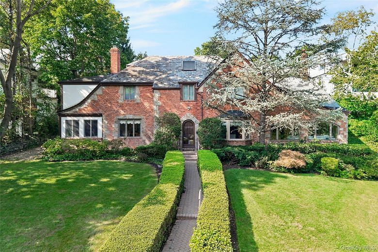 4 Parkwood Drive
