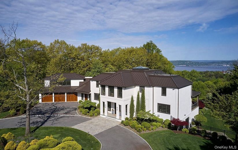 4 Riverview Court