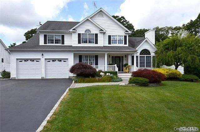 4 Rolling Wood Court