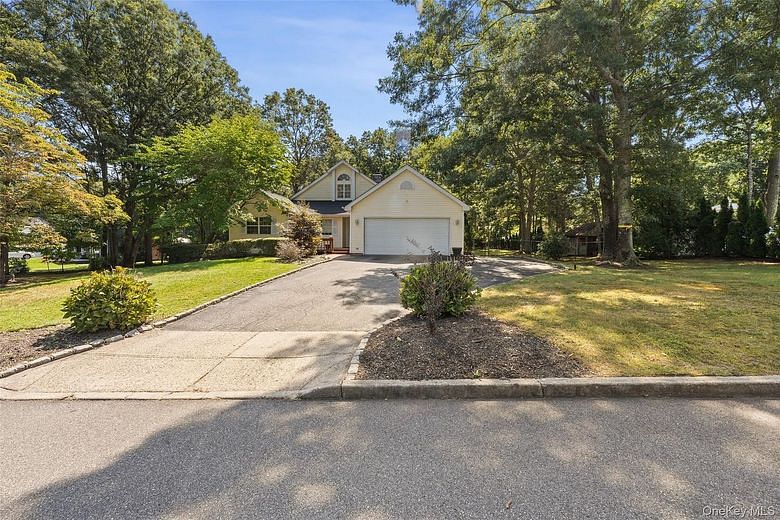 4 Thunderbird Court