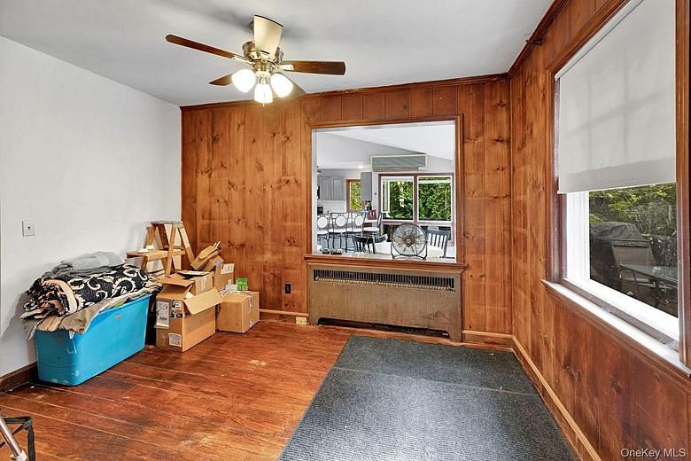 4 W Livingston Street
