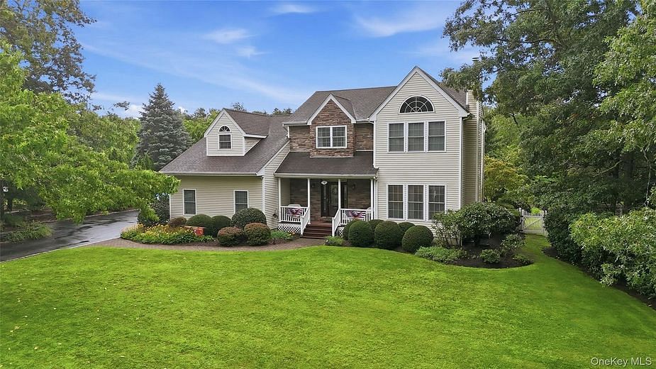 4 Wood Hollow Drive
