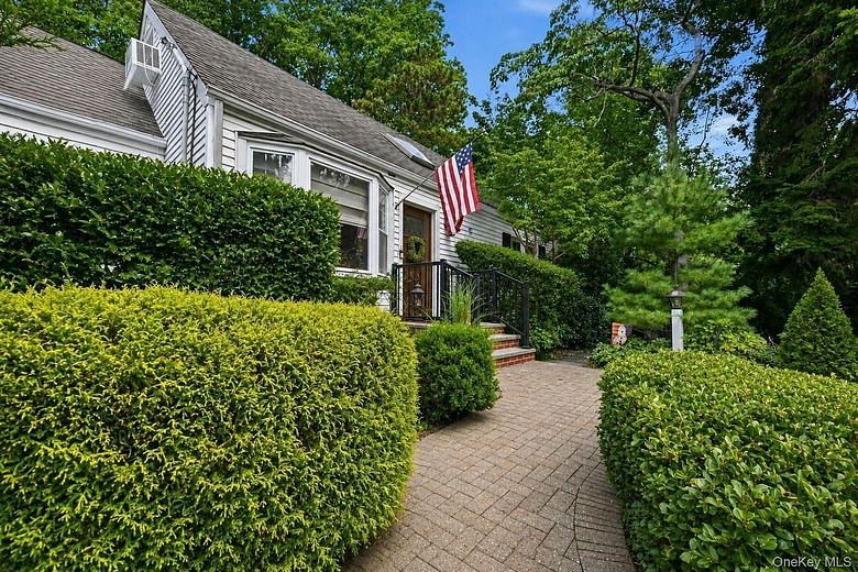 40 Cliftwood Drive