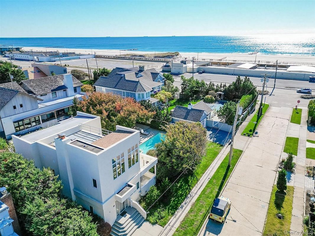 Image 1 of 39 for 40 Fulton Avenue in Long Island, Hempstead, NY, 11509