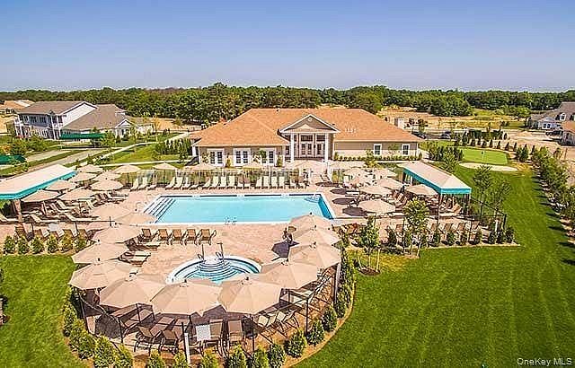 40 Greentree Court