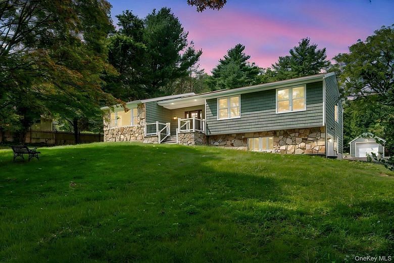 40 Lakeside Drive