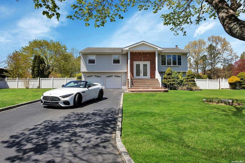 Image 1 of 33 for 40 Peppermint Road in Long Island, Commack, NY, 11725