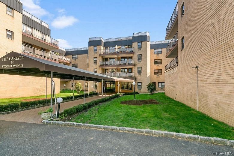 40 Stoner Avenue #2F