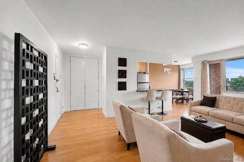 400 Cozine Avenue #5E
