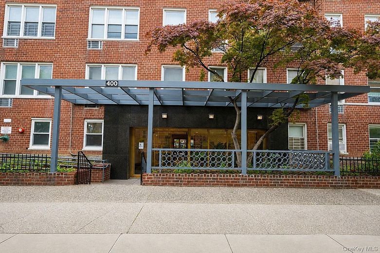 400 E 17th Street #304