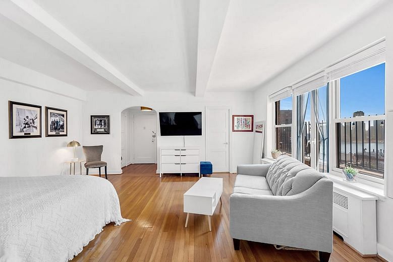 400 East 52nd Street #16G