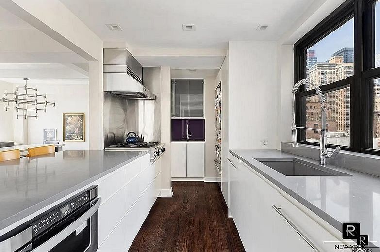 400 East 52nd Street #9F