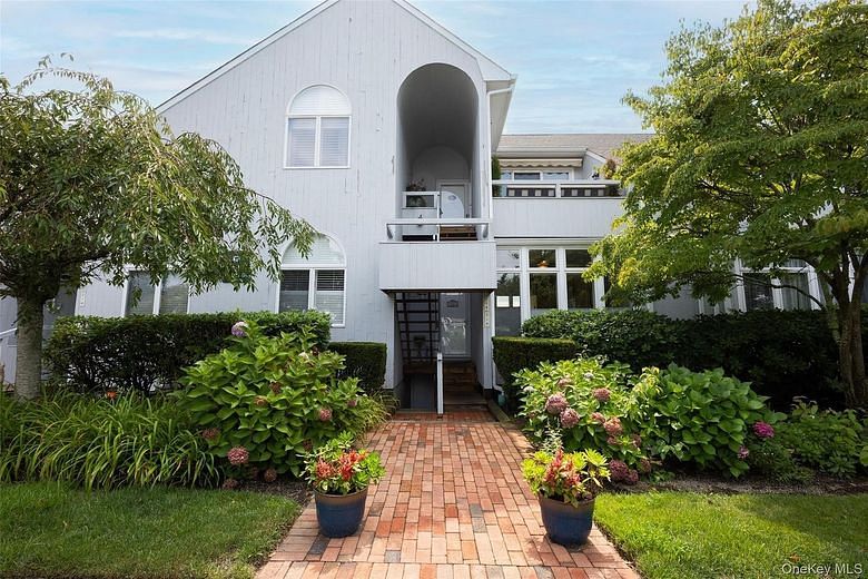 400 Noyack Road #E2