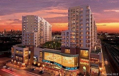 4028 College Point Boulevard #805