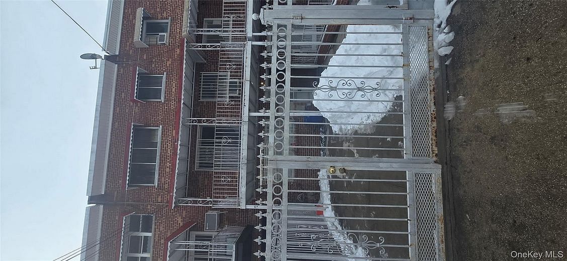 405 Saint Lawrence Avenue