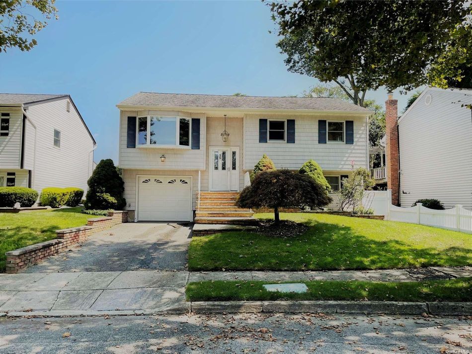 Image 1 of 17 for 15 Cardiff Court in Long Island, Huntington Sta, NY, 11746