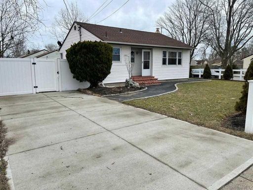 Image 1 of 13 for 1737 5th Avenue in Long Island, Bay Shore, NY, 11706