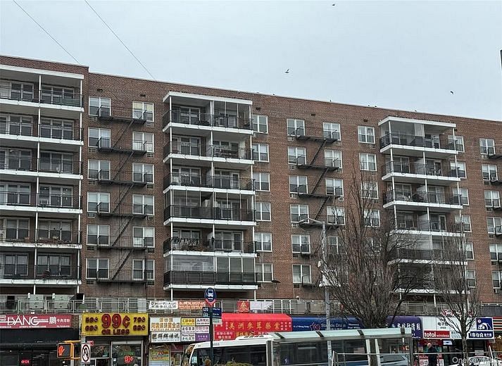 41-25 Kissena Boulevard #5L