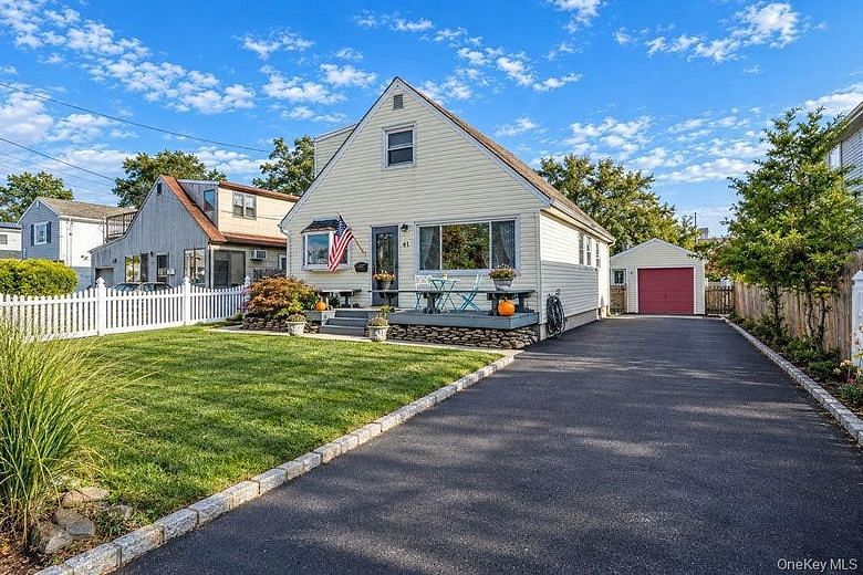 41 E Saltaire Rd