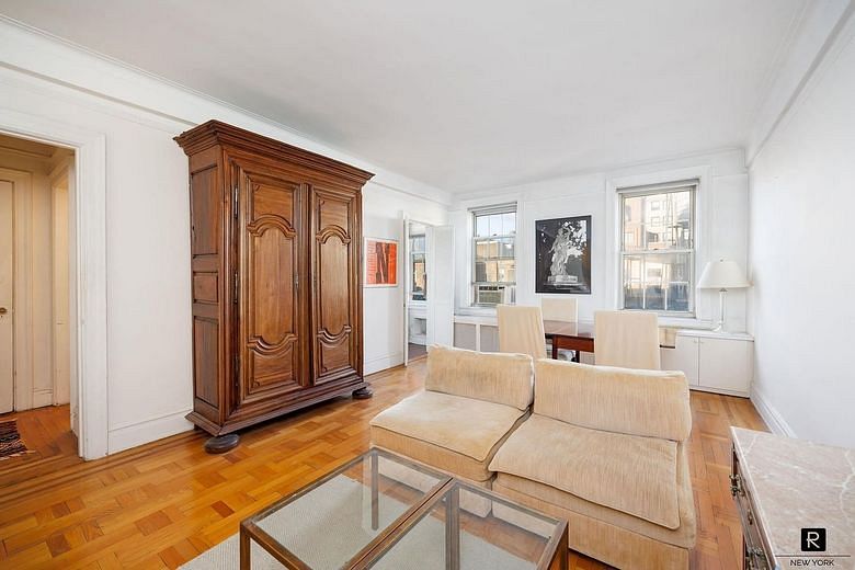 41 Fifth Avenue #16D