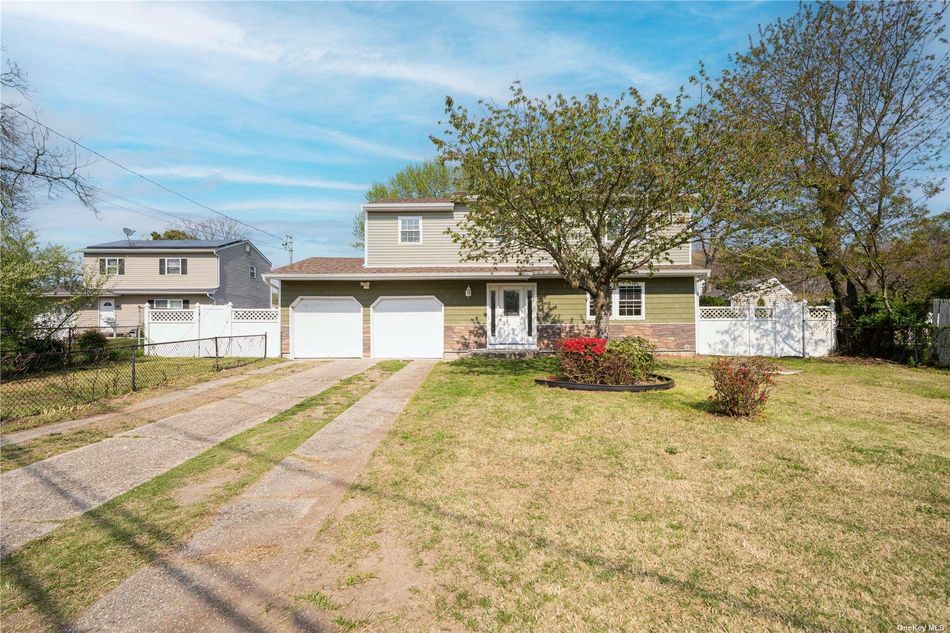 Image 1 of 31 for 41 Gibbs Road in Long Island, Central Islip, NY, 11722