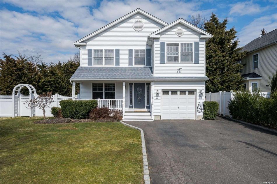 Image 1 of 32 for 41 Manchester Road in Long Island, Huntington, NY, 11743