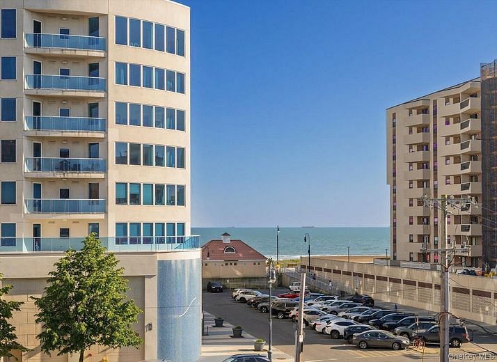 410 E Broadway #4C