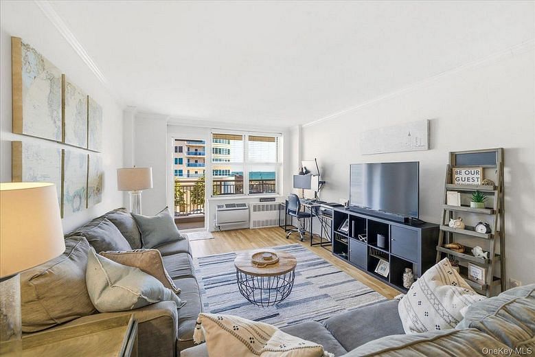 410 E Broadway #4C