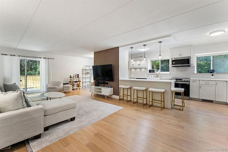 412 Benedict Avenue #2B