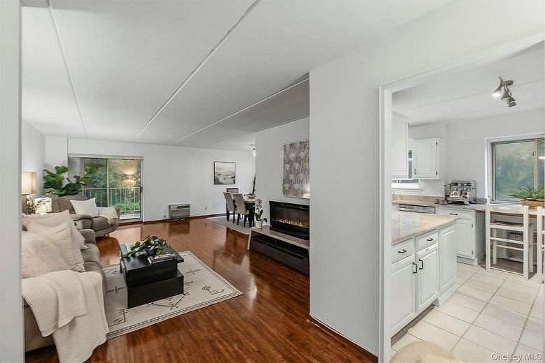 412 Benedict Avenue #3B