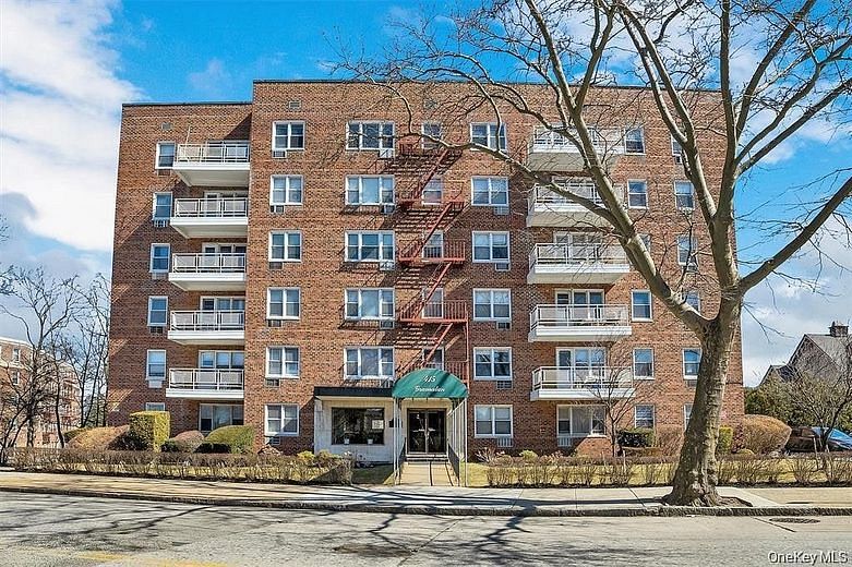 415 Gramatan Avenue #3J