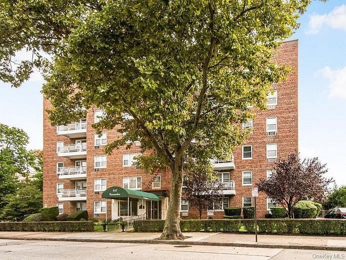 415 Gramatan Avenue #4E