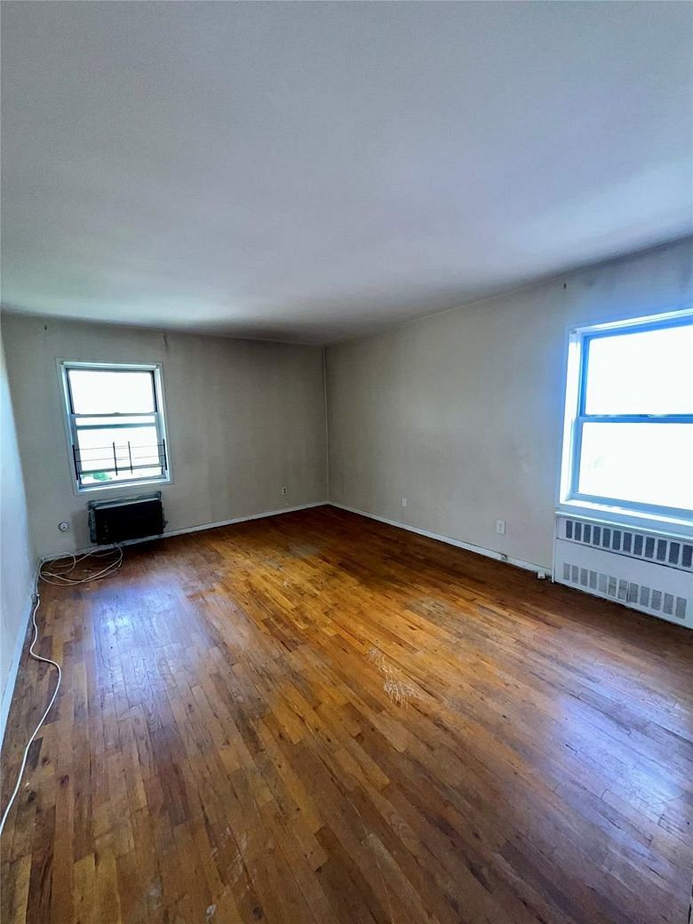 415 Gramatan Avenue #5D