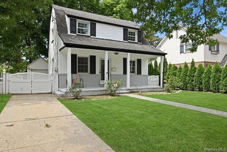 415 Leonard Boulevard