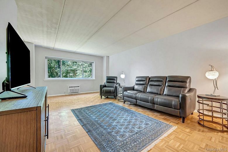416 Benedict Avenue #3A
